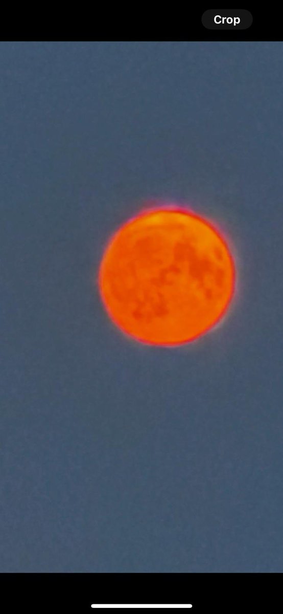 sholmes1980's tweet photo. @BBCLondonNews The red moon! https://t.co/zb08Fg7uL6