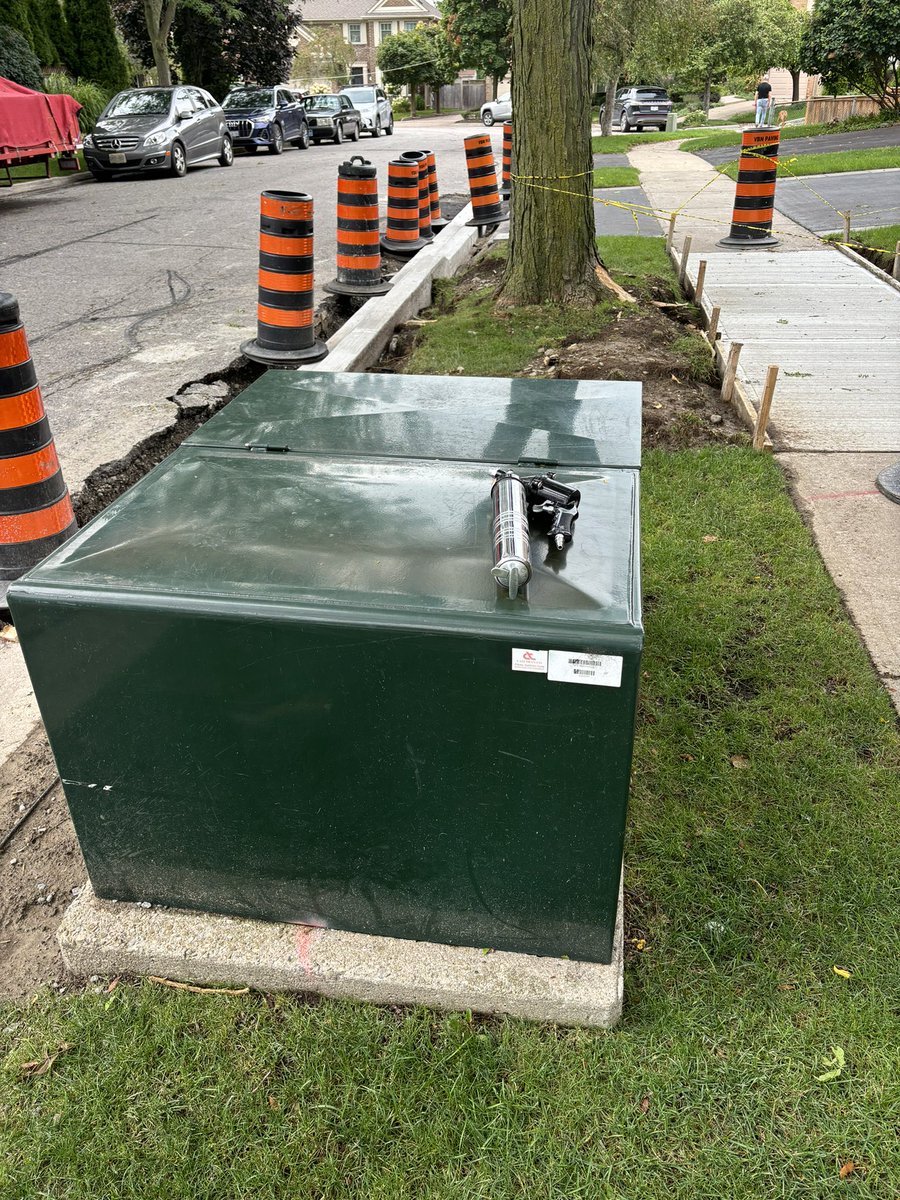 JR_Toronto's tweet photo. @cityofmarkham Probably not the best place to leave your tools https://t.co/vkk0bd9EAB
