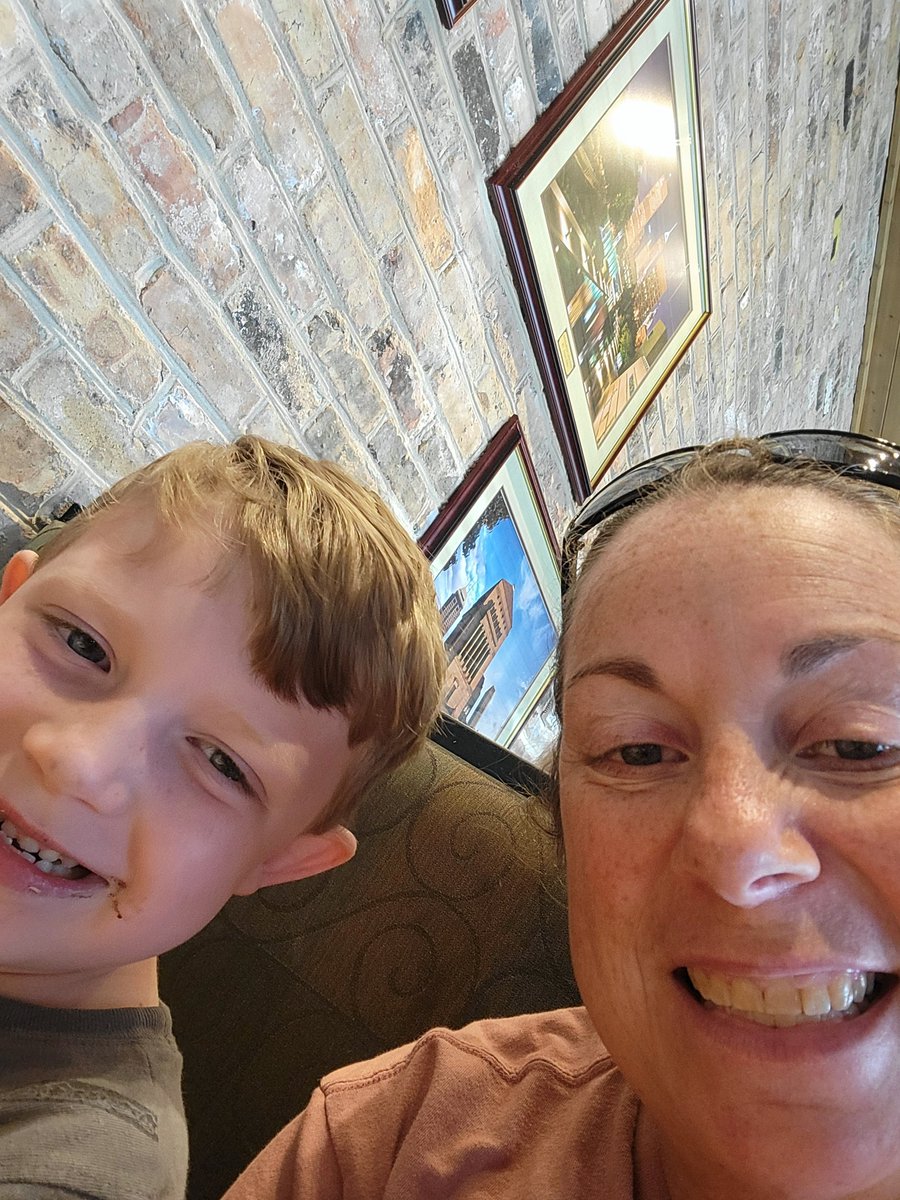 AuntHane's tweet photo. @KyleBusch ate at Cheddars! Gotta support our favorite driver! https://t.co/HpDLEcBzIs