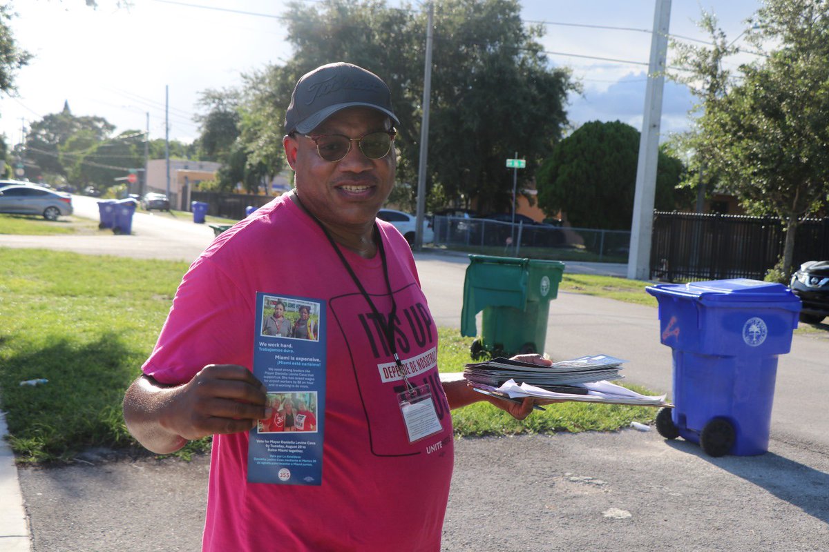 UNITEHERE_SoFla's tweet image. 🗳️Miami’s Primary Election is right around the corner & every conversation counts!
✈️Airline catering workers are getting out the vote to re-elect @MayorDaniella, @KeonHardemon, and @RaquelRegalado.