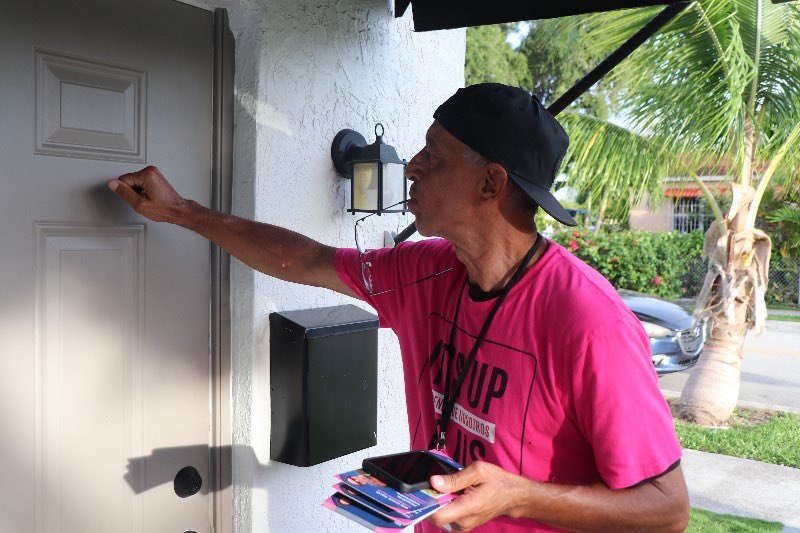 UNITEHERE_SoFla's tweet image. 🗳️Miami’s Primary Election is right around the corner & every conversation counts!
✈️Airline catering workers are getting out the vote to re-elect @MayorDaniella, @KeonHardemon, and @RaquelRegalado.