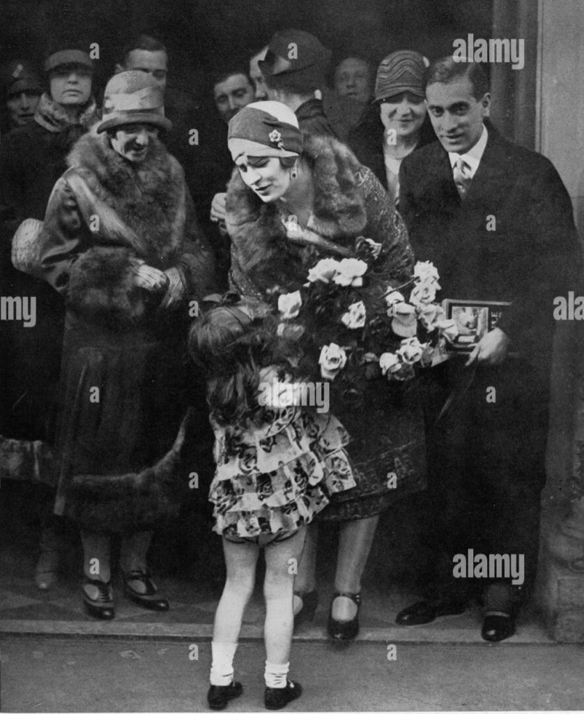 khybereena's tweet image. Just out of curiosity, when #KingAmanullah and #QueenSoraya of #Afghanistan visited #England in 1928, where was #Pakistan at that time?

Still in the air??