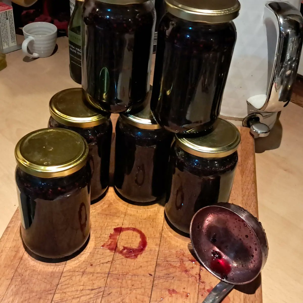 Cornercotcook's tweet image. And so it begins. The Preserving season starts with blackberry jam. All from the hedgerow. Heads down till November now! Spiced apple jelly tomorrow!