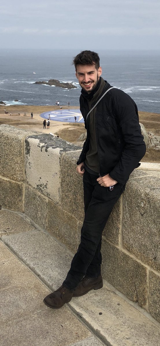 EL DÍA DESPUÉS
Fue un 9 de agosto cuando mi padre y yo iniciábamos nuestro viaje de retorno a casa desde Galicia. Un conductor que no respetó los límites de velocidad en una curva, invadió mi carril. No pude hacer nada para evitar el impacto frontal: me mató. Mi padre vió como se