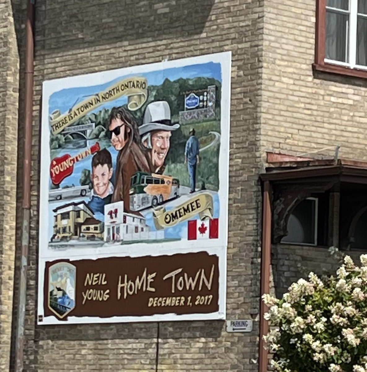 alisonmerlot's tweet photo. Travelling around small town Ontario #Omemee #NeilYoung https://t.co/3lCM09Kf09