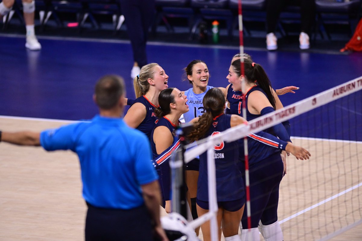 Oh volleyball is SOOO back! 

#WarEagle x <a href="/AuburnTigers/">Auburn Tigers</a>