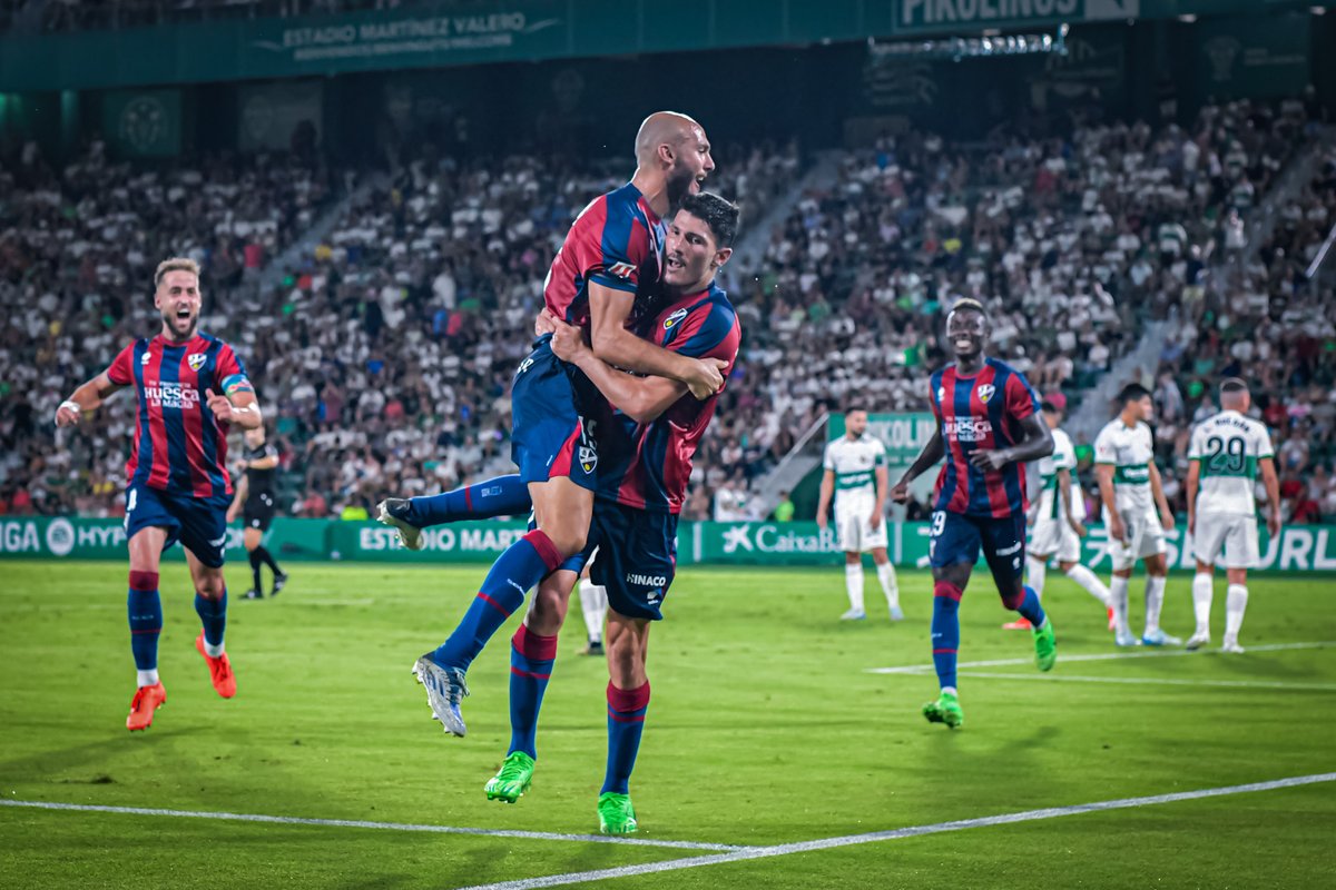 Con dolor en la rodilla.
No se le puede cambiar.
Marca con la rodilla en el 87'.
Defiende a muerte un descuento de 7'.
Tres puntazos.

🐐 𝗗𝗼𝗻 𝗠𝗶𝗴𝘂𝗲𝗹 𝗟𝗼𝘂𝗿𝗲𝗶𝗿𝗼. 🐐