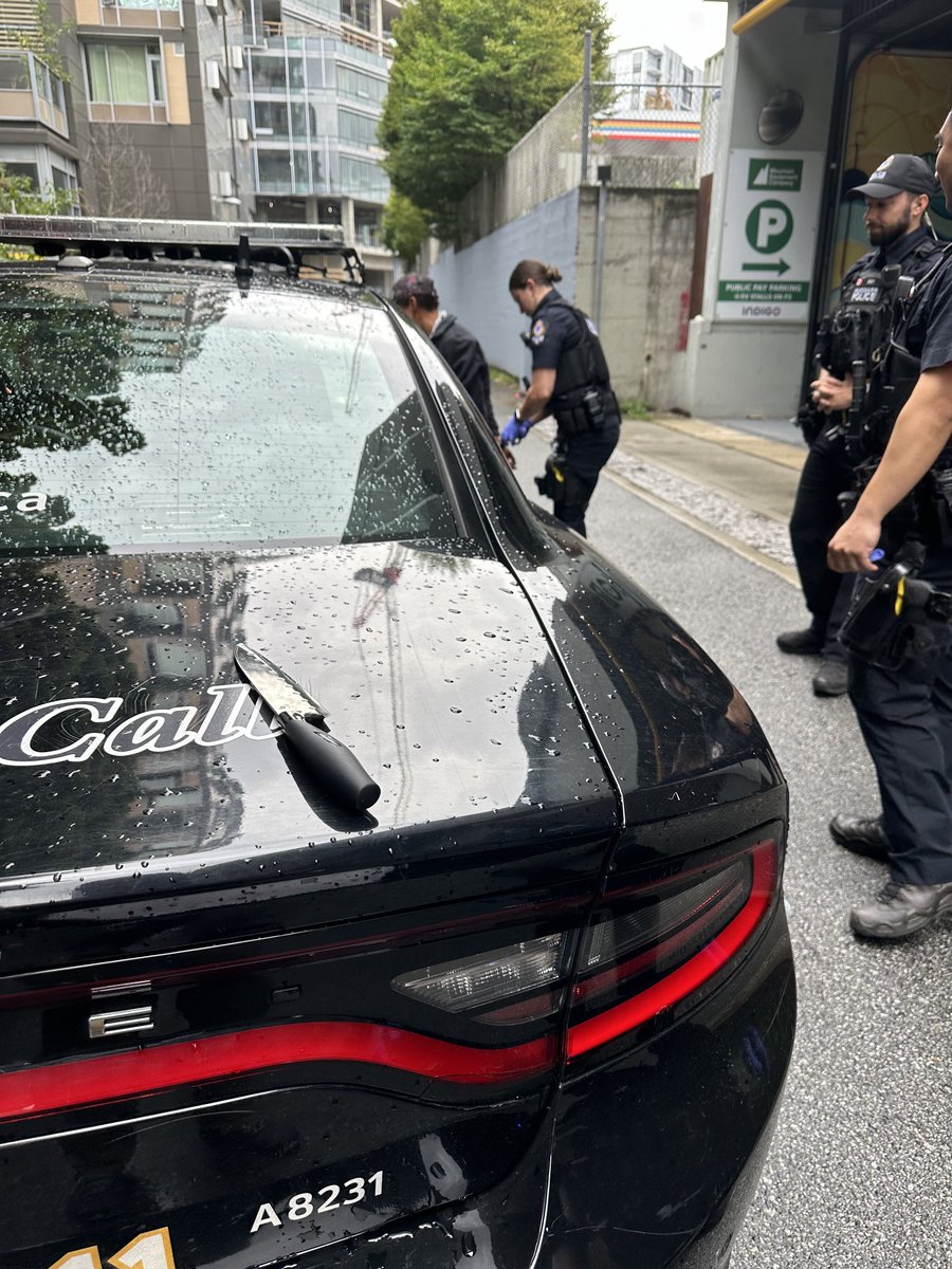 DeputyChow's tweet image. Another good arrest by #VancouversFinest, of a man who threatened a security guard with a knife. Since midnight we’ve had 267 police calls for service and 15 weapons calls. #NeverADullMoment #JoinVPD