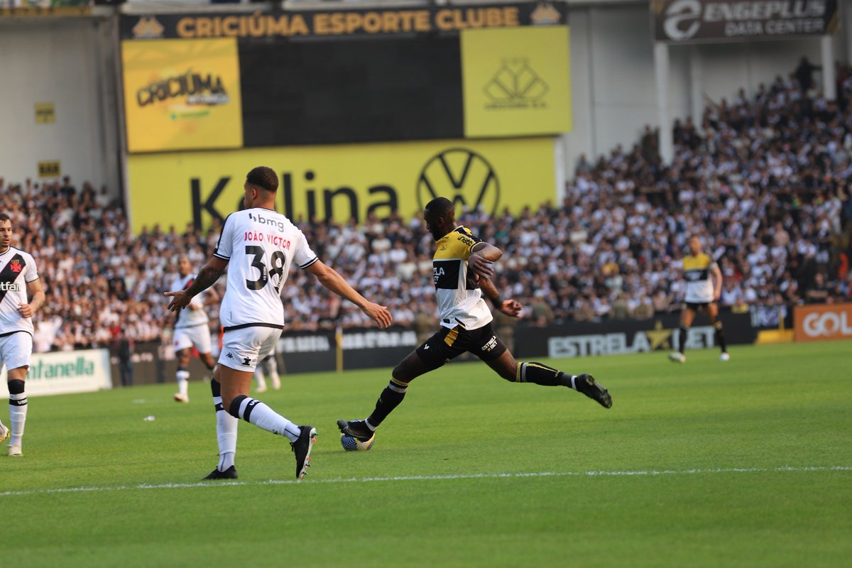 CriciumaCentral's tweet photo. FIM DE JOGO!
Criciúma 2x2 Vasco
🏟 Heriberto Hülse
⚽️ Bolasie (2)
📷 | Celso Da Luz
#CRIxVAS
#CriciúmaEC
#BrasileirãoBetano https://t.co/Rpvpz5UtrQ