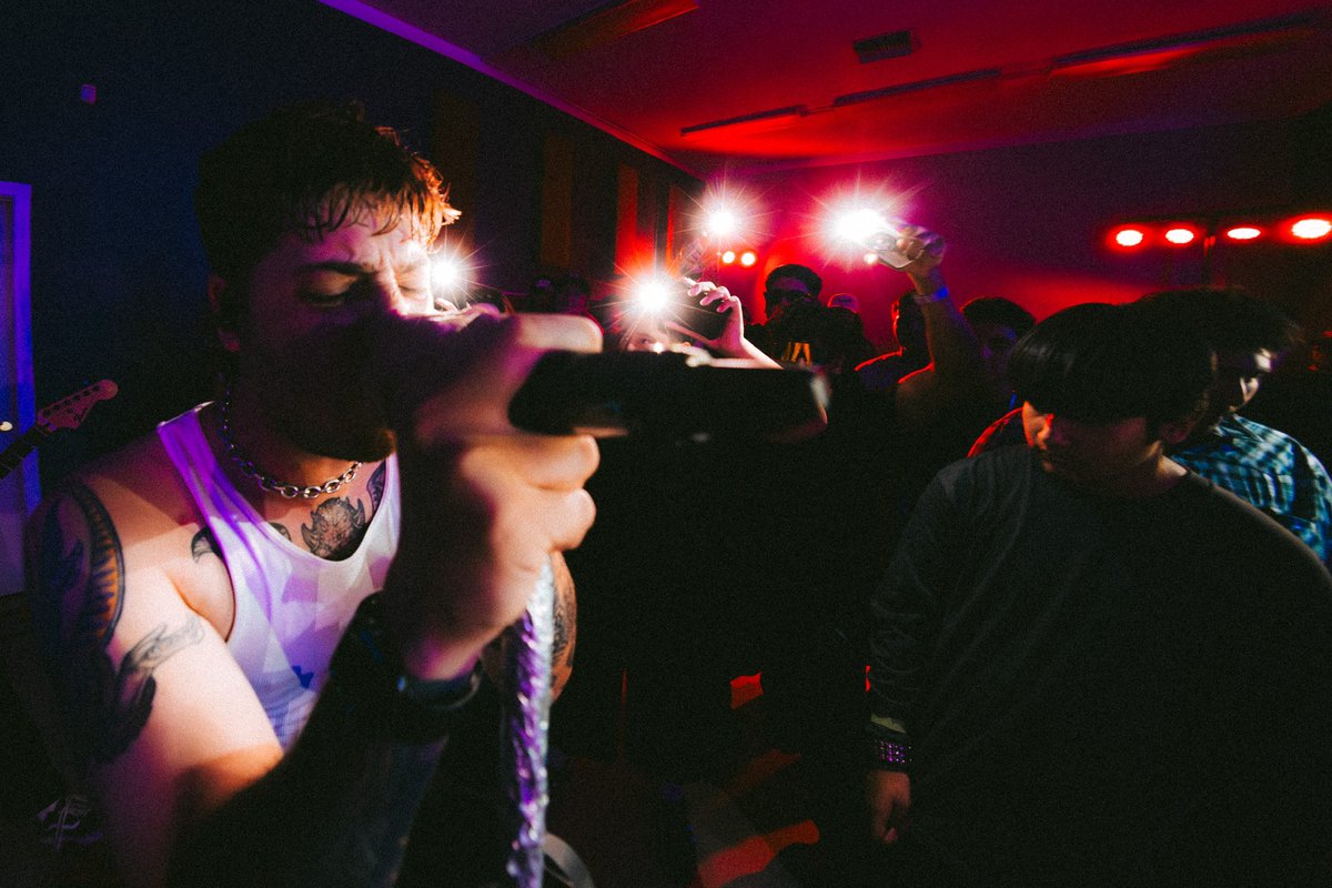 who tf is resider? tweet media