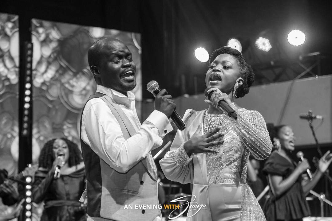 SanyuSings's tweet photo. I trust you @A99le9ie 🤍
 #EveningWithSanyu
#sanyuconcert 
#beautifulmoments https://t.co/HRwJDxGZ5i