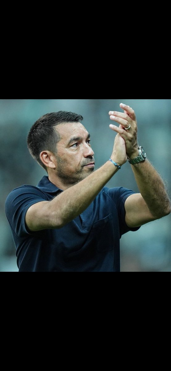 Giovanni van Bronckhorst bu adama istediği transferleri yapın lütfen <a href="/Besiktas/">Beşiktaş JK</a>  yönetimi. Onca eksikliğe rağmen verdiği güven bambaşka. Şampiyonluk istiyorsak en az 5 transfer daha yapılmalı 11 e. Çünkü bu hakemlerle hem sakat vereceğiz hem de cezalı oyuncular!