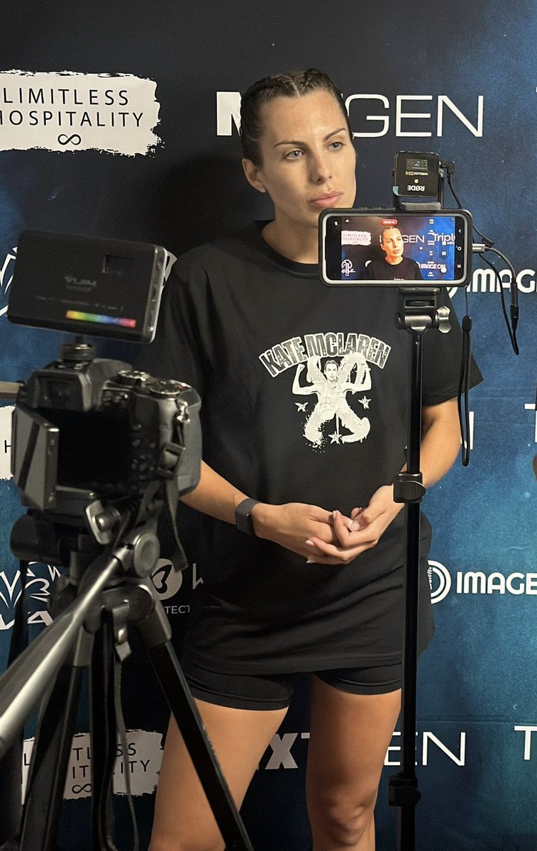 KateRadomska's tweet photo. Reach for the sky 💫 

@katemclarenboxer 

Coming soon in colour 🎨

#boxing #mediaday #fighterslife #tshirtdesign https://t.co/IDt7BXi0F9