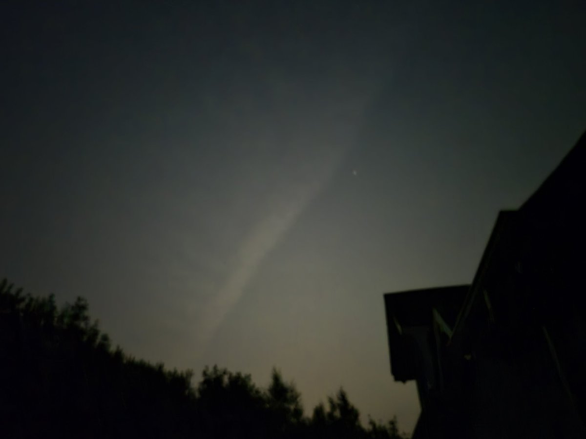 Jono Hughes (@jonokong) on Twitter photo 22.11 satellite high in south!? Iss? <a href="/AstronomyIRL/">Astronomy Ireland 🪐 🔭 🛰</a> also the sky looks almost white tonight!! The moon somewhere? 22.11 satellite high in south!? Iss? <a href="/AstronomyIRL/">Astronomy Ireland 🪐 🔭 🛰</a> also the sky looks almost white tonight!! The moon somewhere?