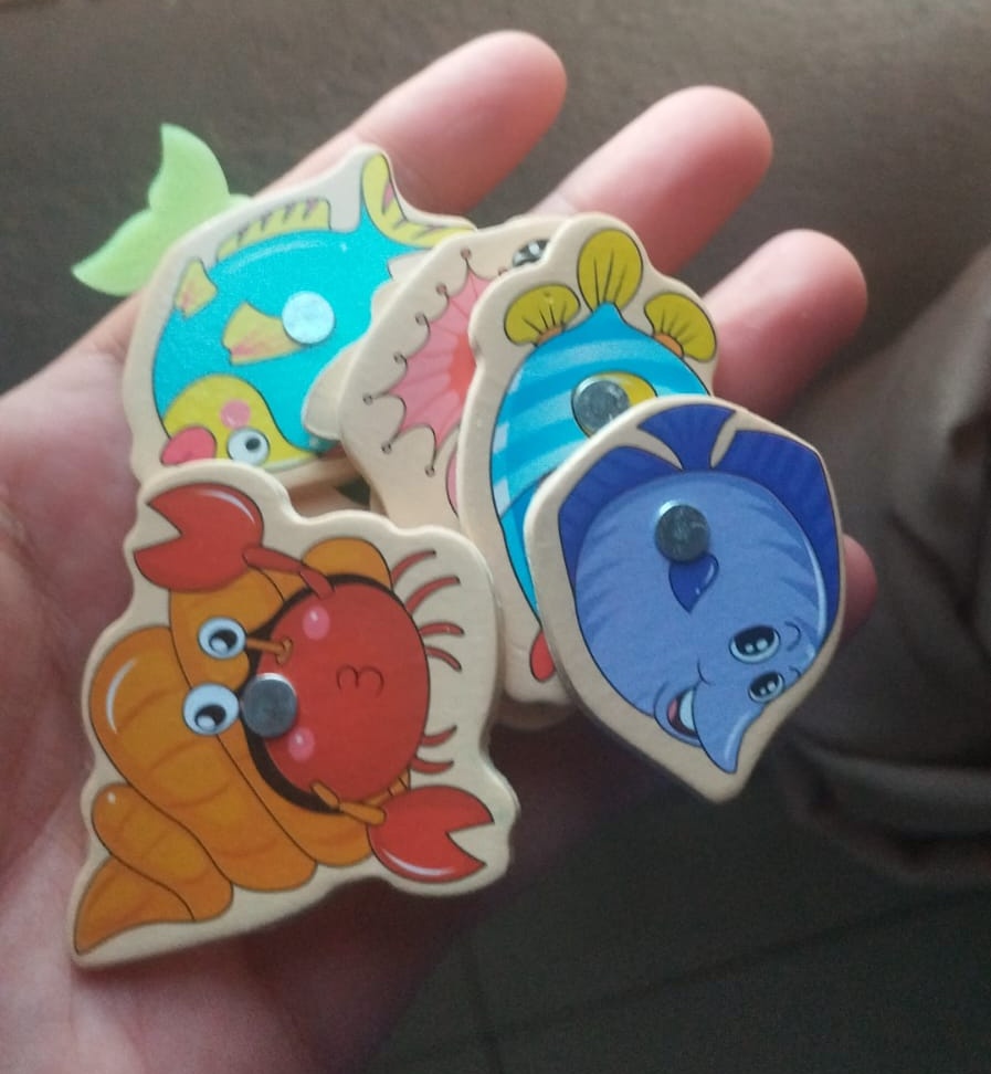GiTenGoPe's tweet photo. Creo que después de los 30 jugar con los juguetes de los niños cuenta como segunda infancia https://t.co/GwMBCc1JTK