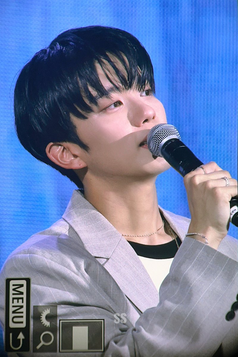 240818 커튼콜
무대위에 영재가 좋다고 말해 
    ㄴ 영재가완전대박개좋다...
#BAP #영재