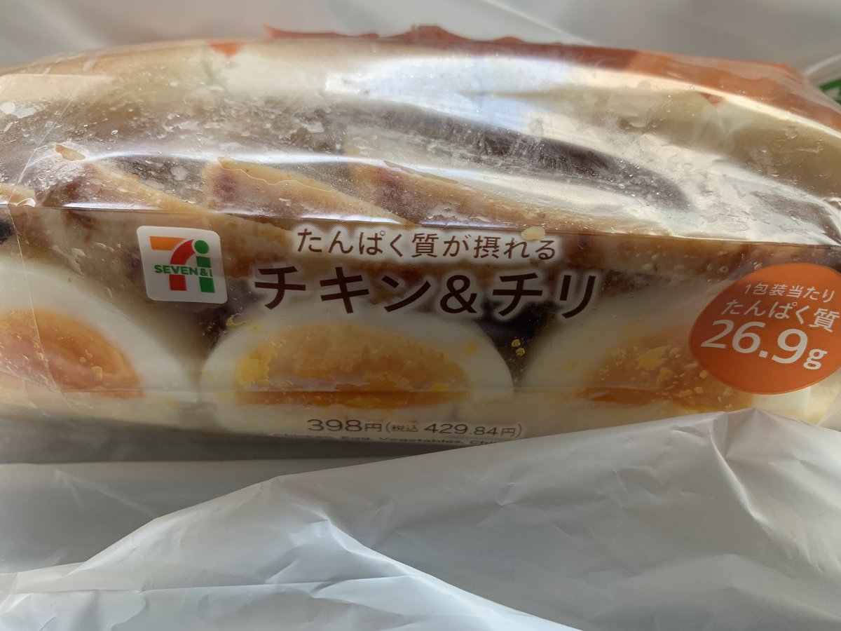 minato9737's tweet photo. 今日の朝食！
週末運動ばっかだったからセブンで買ったタンパク質多めのこのパンにした
ゆでたまごが入ってるのがいいよね！そして栄養価が全体的に高いのもまた素晴らしい🙆‍♂️ https://t.co/hWAwL4boeT