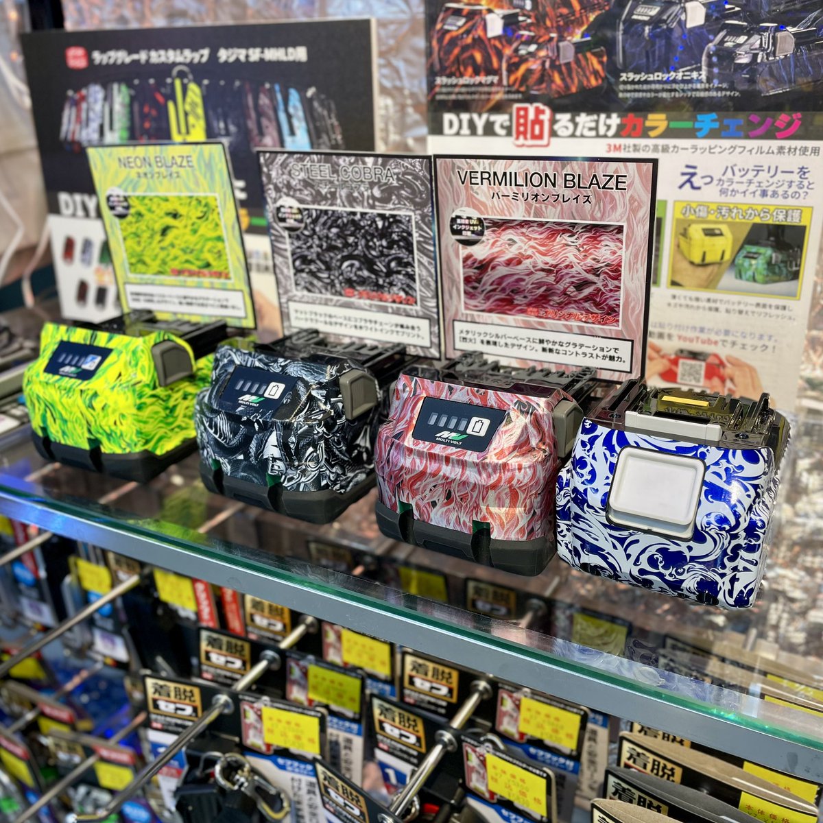 daimatsu_work's tweet photo. おはようございます!作業服のだいまつです👷♂️
貼るだけでカラーチェンジ!wrapgradeの『カスタムラップシリーズ』店頭で大人気です🌈
ペンドラやインパクト、タジマのセフホルダーなど簡単にかっこよくカスタムできます🛠️✨
#カスタム #工具 #腰道具 #wrapgrade https://t.co/FrKvUBuxPt