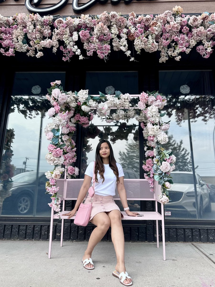joyarianna's tweet photo. @brewandbloom - Downtown, Edmonton 🩷 https://t.co/ozKgraQwDR