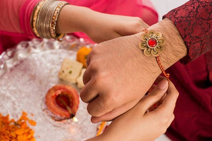 Devilal3101's tweet photo. Happy Rakshabandhan रक्षाबंधन पर प्रण ले की सभी भाई आपस में एक दूसरे की बहन का सम्मान करेंगे और उन्हें मुसीबत से बचाएंगे l https://t.co/vvDUmKbFb4