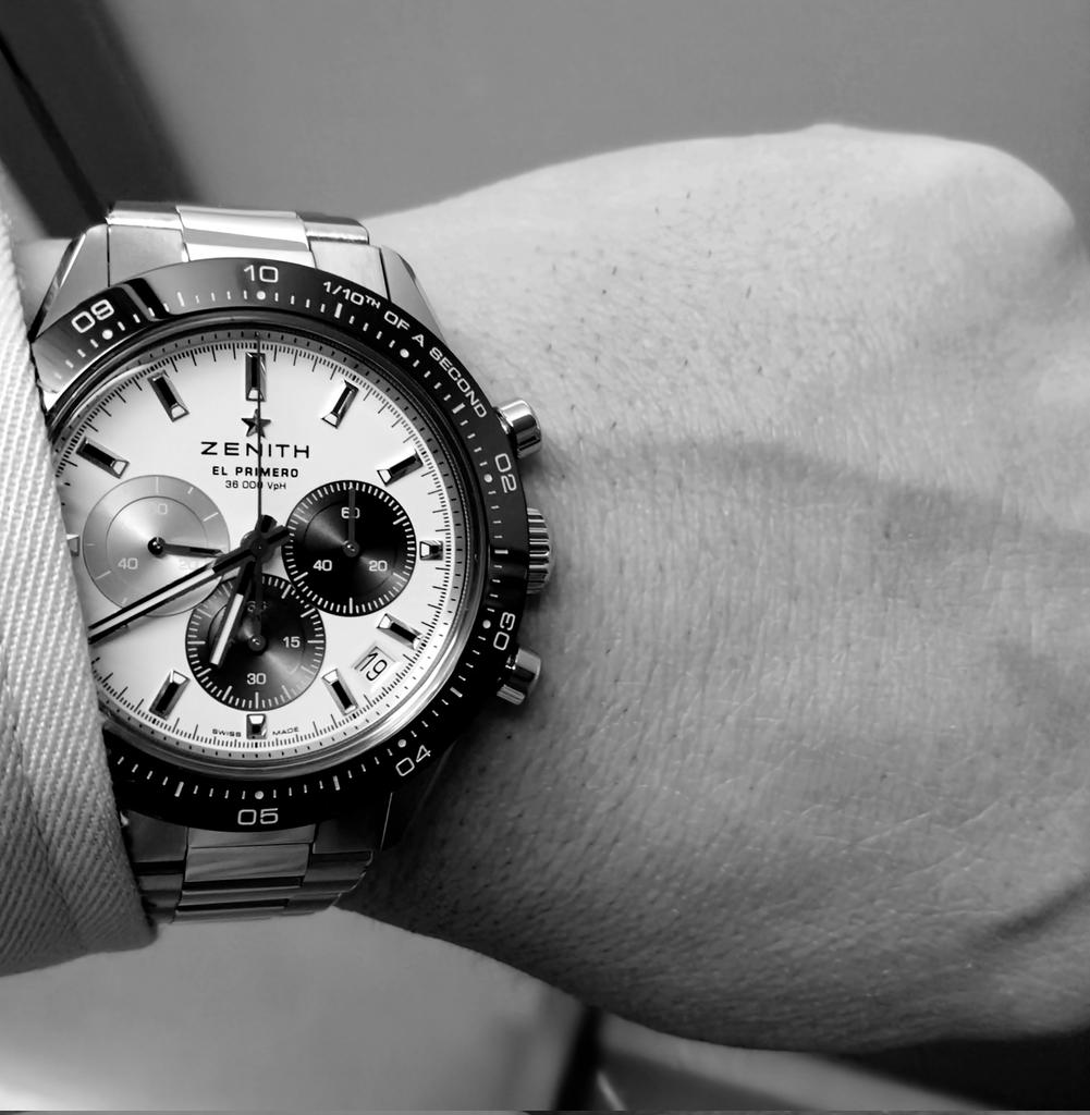 おはようございます😊機械式時計重い（笑）#ZENITH　#クロノマスタースポーツ