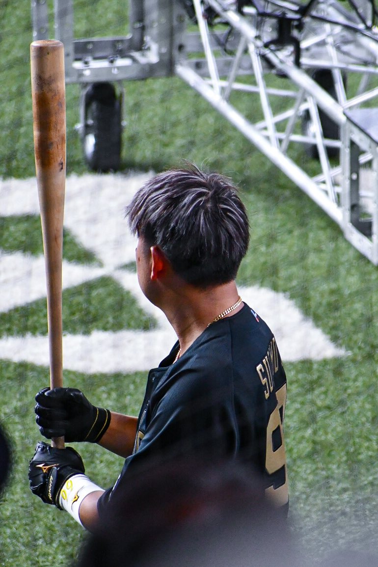 Rayby___'s tweet photo. .
試合前のラオウさん
2打席連発男前すぎた〜!!
#Bs2024 #Bs99 #杉本裕太郎 https://t.co/ZdFidhKYr4