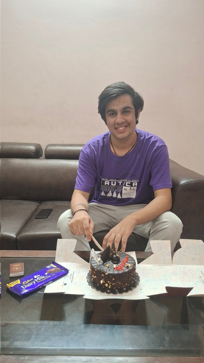 ThukralPriya's tweet photo. Raman Thukral Actor #ramanthukral #iamramanthukral #iamramanthukralofficial #Cake #mrcrust https://t.co/kDRaUYckeq