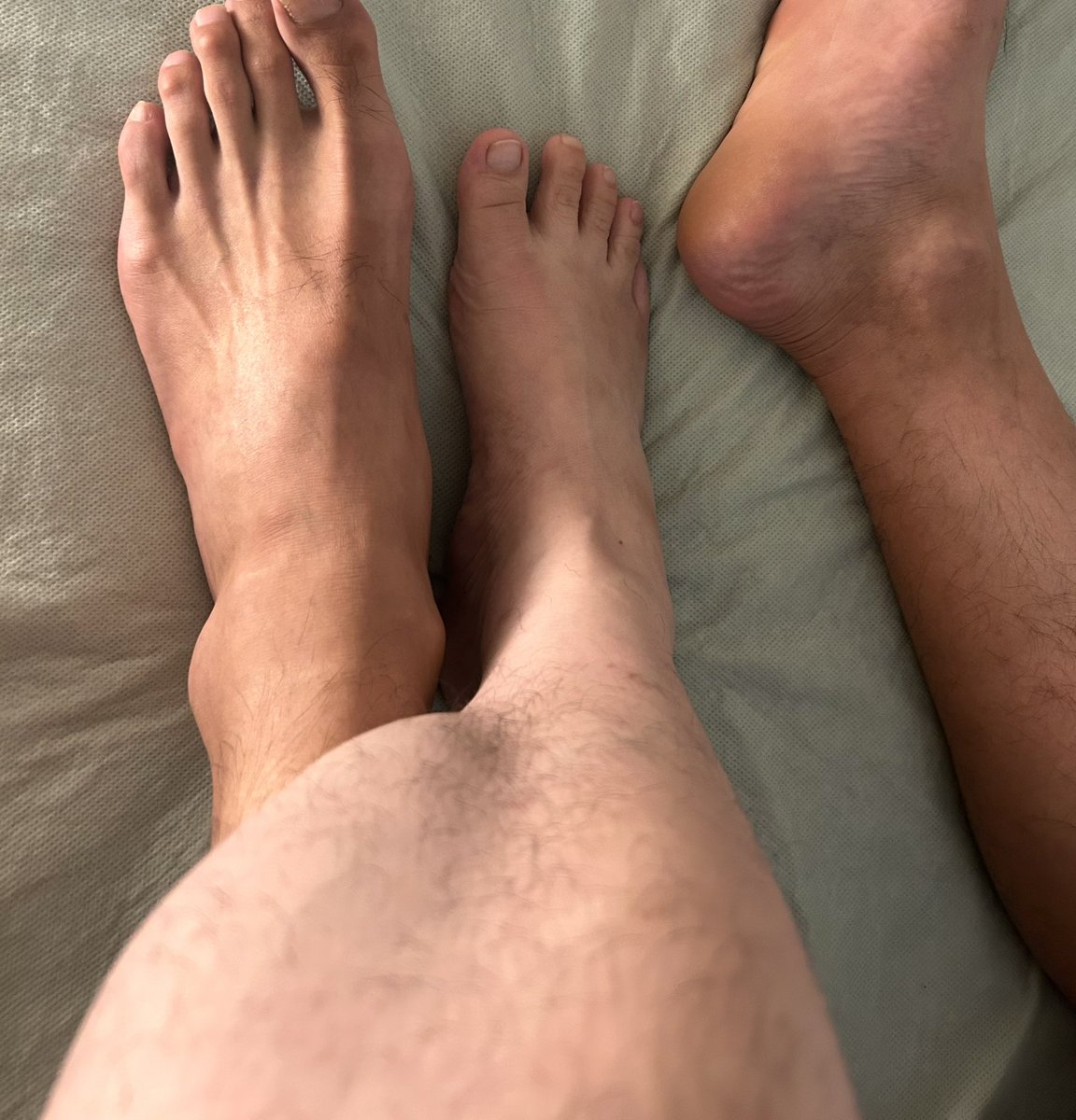 yangjun0702's tweet photo. 31 cmの足、大好きです🦶 https://t.co/GkWIqtm578
