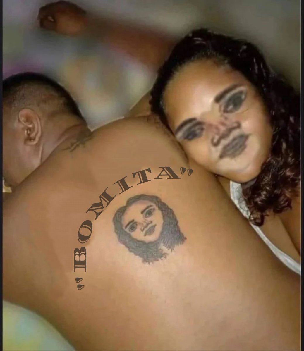 Papayiu's tweet photo. El sueño de Gomita es estar tatuada en la espalda de "Asustín".
#LCDLFMX2 #LCDLFMX #LaCasaDeLosFamosoMx #LaCasaDeLosFamososMx2 https://t.co/0d3WJQJISM