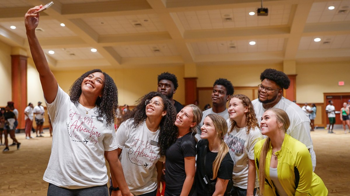 HendersonStateU's tweet photo. Students had a great time getting to know their fellow Reddies at tonight's Playfair! #WelcomeWeek24
View more Welcome Week events at https://t.co/tHgpPUuaZM. https://t.co/uP0fB25GUm