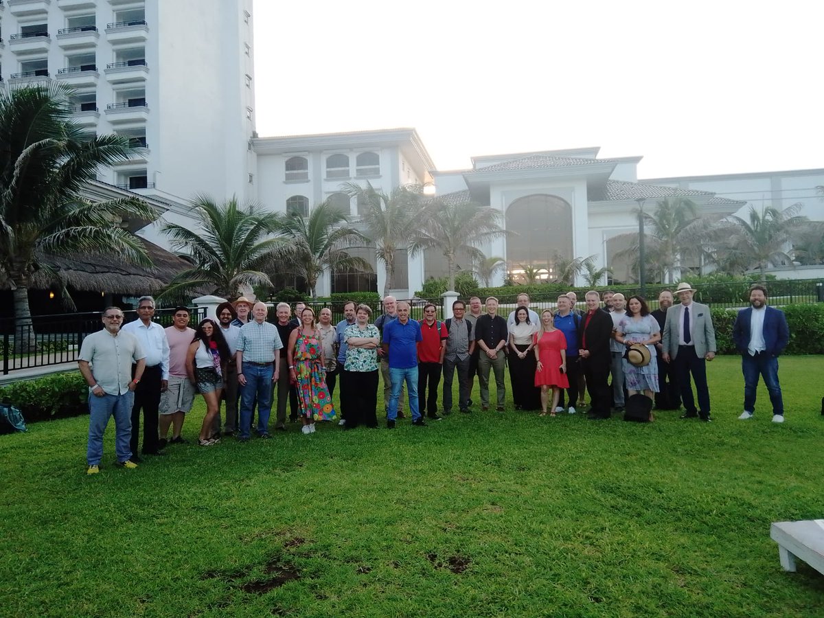 Really fantastic IOCD meeting in Cancun (iocd.org/v3_site/Source…) . Thanks <a href="/NanoFemtoMan/">Federico Rosei</a> and Fabian Ambriz Vargas for the organization