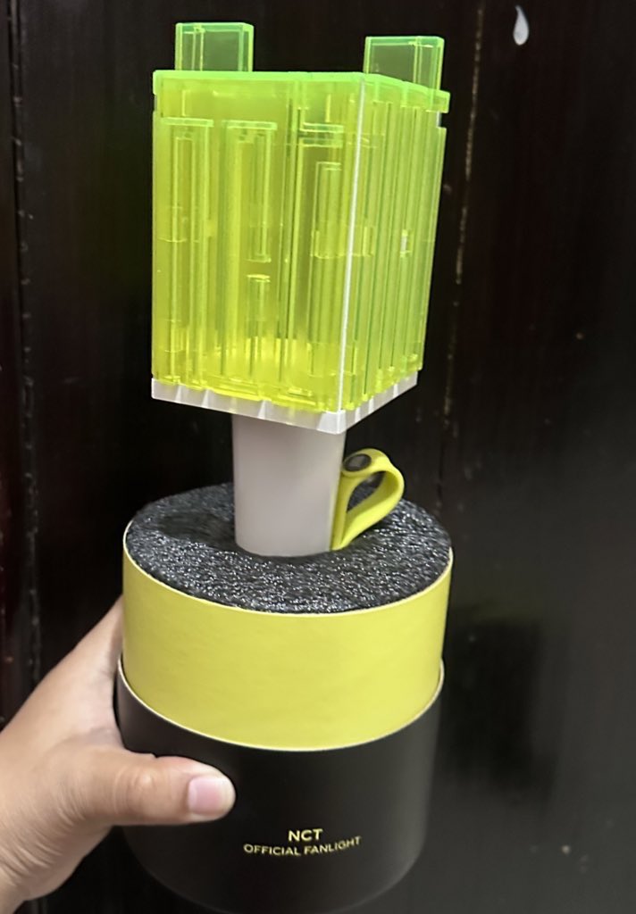 awkwardinaa's tweet photo. HELP RT❗
WTS PRELOVED LIGHTSTICK NCT VERSI 1 
Rp. 400.000 (negotiable)

✅ good condition
✅ connect app SMTOWN
✅ fullset (box + pouch) 
✅ pelunasan via (keep event with dp) 🍊
✅ COD

DM for details
📍 Jakarta

tag. wts lightstick nct https://t.co/JCWf7UdbPX