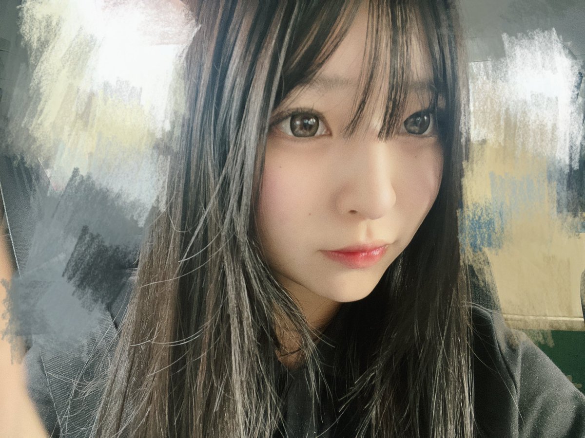gasumich's tweet photo. 最近ゲームより麻雀にハマりすぎて雀荘に通っていてこんな生活をしてると一生独身なんじゃないかと思ってます😑
犬に迷惑そうな顔されててくさ https://t.co/F785jSvoVs