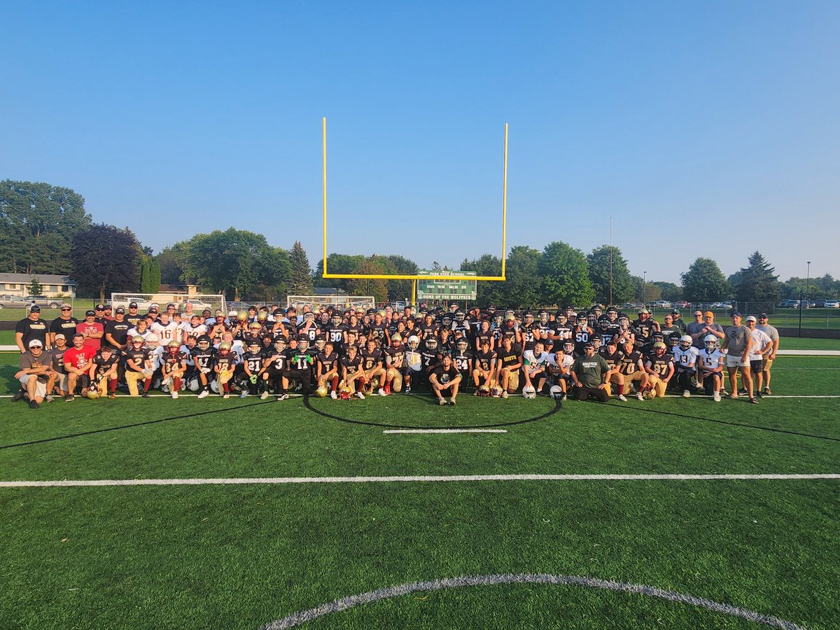 ParkWolfpackFB's tweet image. Love seeing the 7th and 8th graders compete in their 3rd annual preseason scrimmage against Lakeville South. It's such a great event that brings our youth programs together. Thank you to Mahtomedi for bringing your 8th grade team. Great programs, great day!