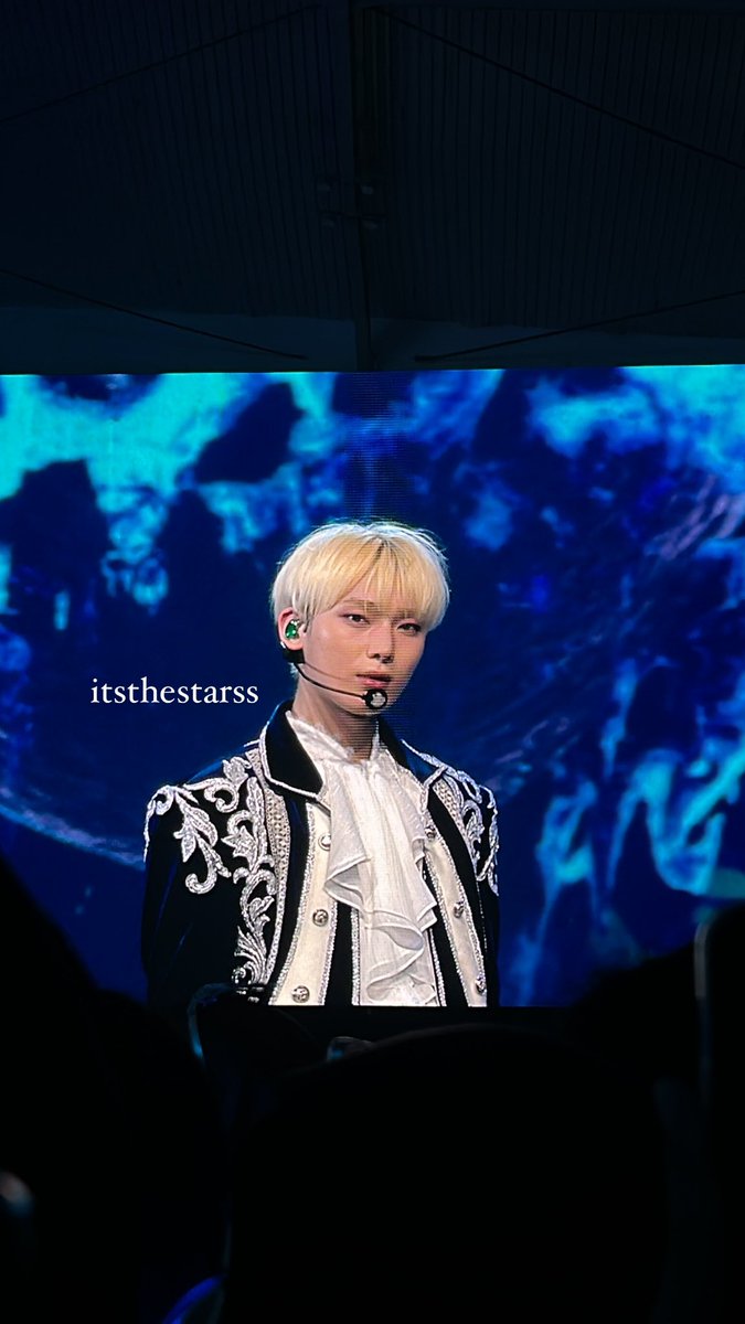 ini orang cakep nya keterlaluan  hsjsjdjsjdj