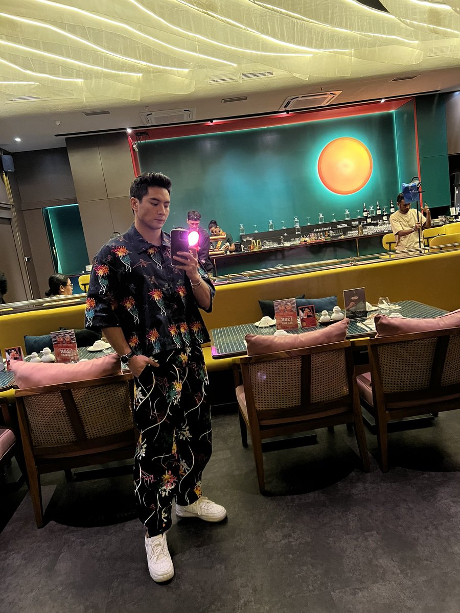 yoshi_sudarso's tweet photo. Shoot day #XYS
Our collab is only starting, working on exclusive menus, drink flavors etc ๐ฅฐ๐ฅฐ https://t.co/36zKlblAGv