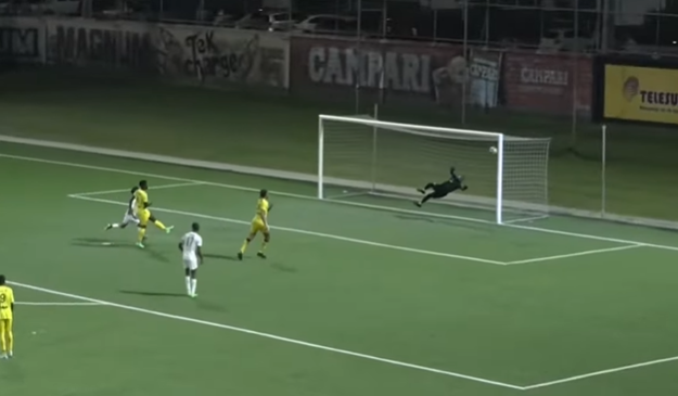 🚨 ¡TENEMOS FINALISTAS DE LIGA EN SURINAM 🇸🇷!

En las semifinales de vuelta:

Voorwaarts  0-2  Robinhood  [agr 0-4]
Inter Moengotapoe  0-2  SV Transvaal [agr 0-3]

El segundo de Transvaal golazo de tiro libre de Lalanie Tooy 📸

La FINAL será el 24/08:
Robinhood vs SV Transvaal