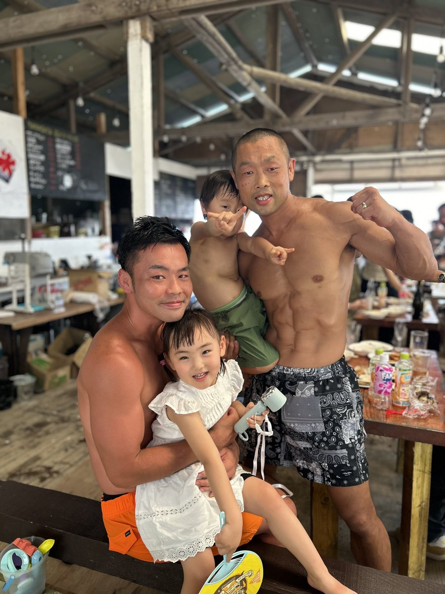 makoto88mkmrr's tweet photo. 日菜太さんのReact Gym、1周年記念バーベキューに参加させていただきました㊗️

よく飲んでよく食べて楽しい場に参加させて頂き、ありがとうございました‼️

また今日から頑張ろう〜💪

#湘南　#ムエタイ　#キックボクシング　#茅ヶ崎　#スポーツ　#格闘技　#リアクトジム　#湘南の太陽　#日菜太 https://t.co/fep5X6crwp