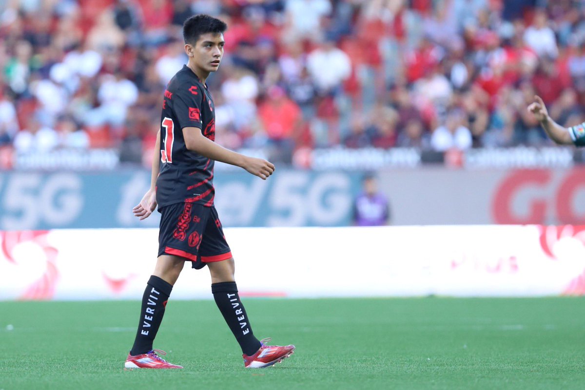 MarcoDominguezN's tweet photo. Tiene 15 años, debutó con #Xolos y participó hoy en la jugada del tercer gol
Gilberto Mora respondió en el triunfo de 3-1 sobre #Santos. https://t.co/EJh8tbZC9o