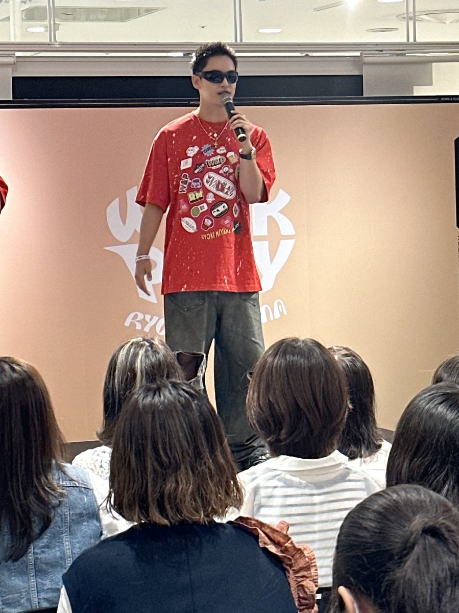 ryokimiyama_ogs's tweet photo. /／
#三山凌輝博覧会
\＼

【神戸閉幕】
酷暑の中多くのお客様にお越しいただくことができて
#三山凌輝 並びにスタッフともども大変感慨深く
皆さんに感謝しきりです。
誠にありがとうございました🙇
ただ、完売商品が出てしまい
お届けできなかった商品が
あったことを改めてお詫び申し上げます。 https://t.co/mf52RSLiSx