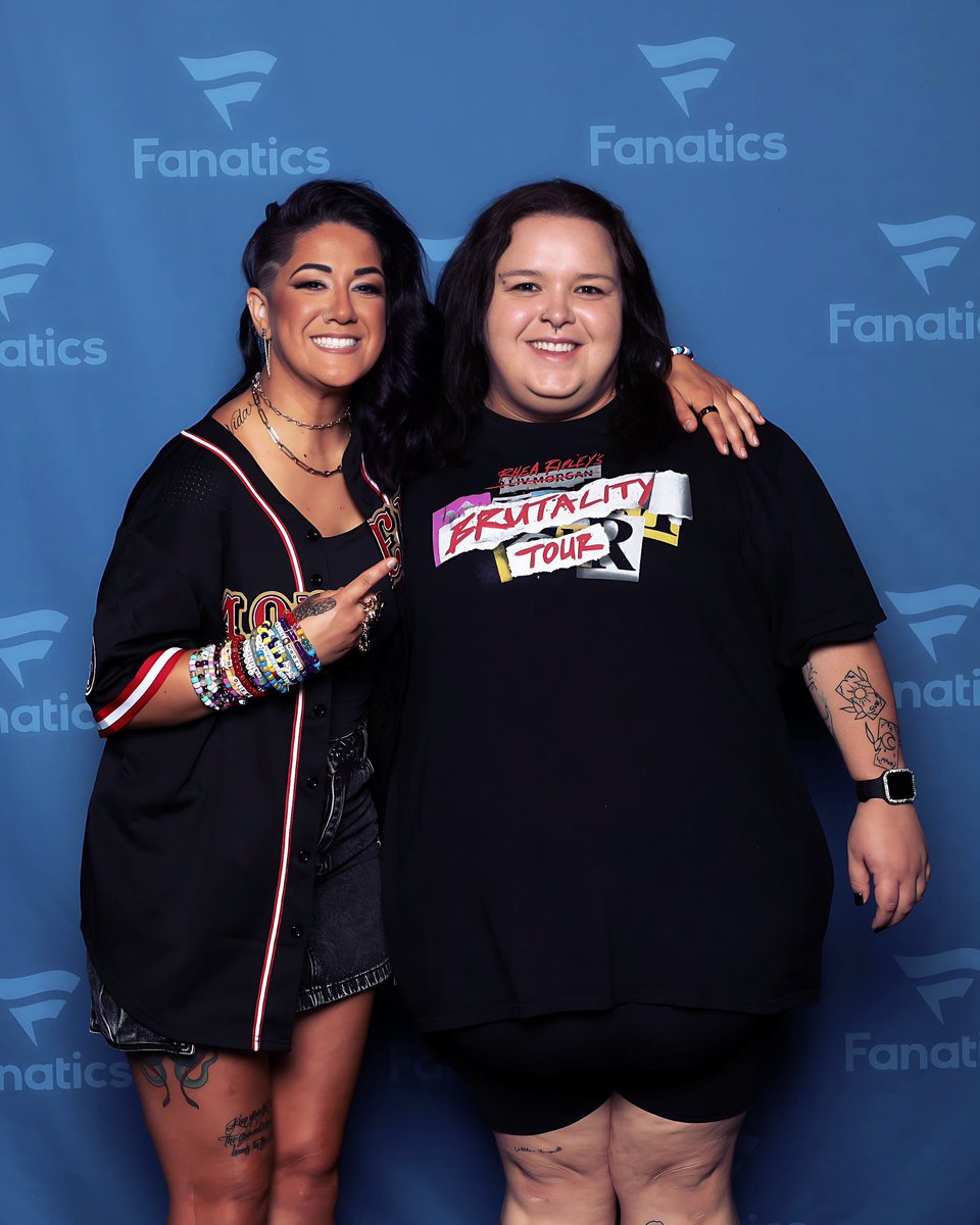 vSailor_Moonv's tweet photo. @itsBayleyWWE is literally the sweetest human. I’m so glad I got to meet this gem this weekend! 💕 #Bayley #WWE #FanaticsFestNYC https://t.co/0kA0yaWJ0v