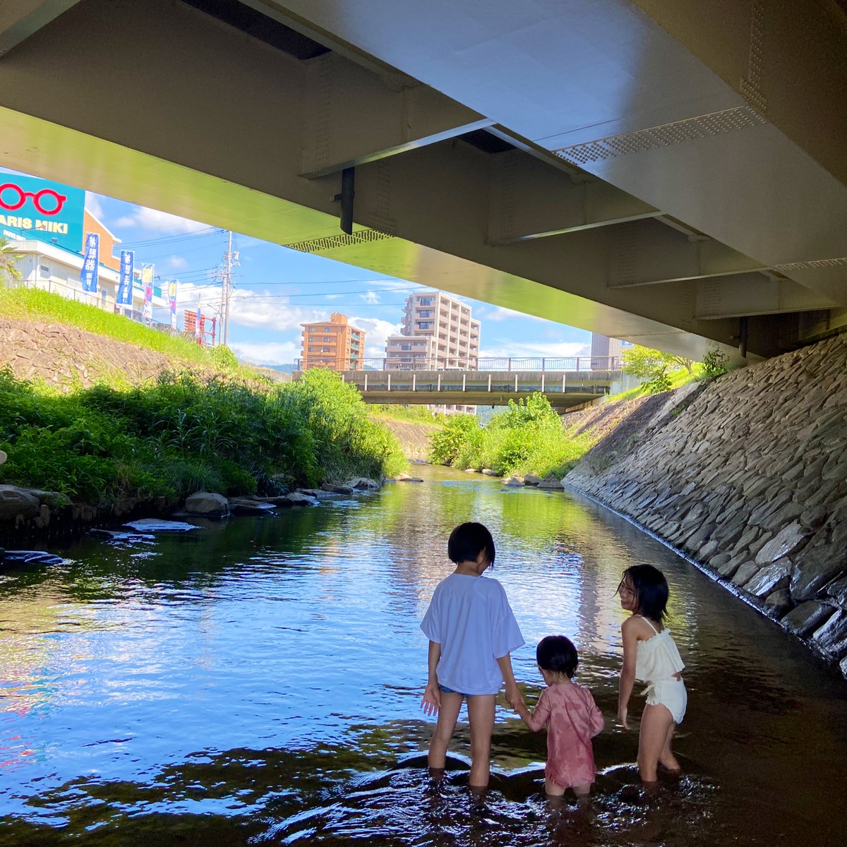 mai_design__'s tweet photo. 今までの社会人生活は夏休みは繁忙期で夏休みの概念が全くなかったのですが、今年は初めて夏休みを取得🌻😳

娘と遊び倒した1週間！(しっかり焼けた😂)
そして最後の方は早く仕事したい欲に駆られておりました😂

しっかり働いてしっかり休む！
メリハリつけて今日からまた頑張りますー！ https://t.co/CDK9r1h4UF
