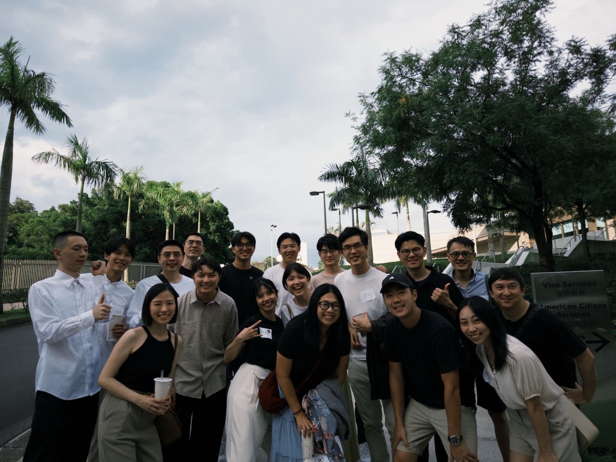 886Studios's tweet photo. Big thanks to AIT and SIT (@StartupislandTw) for inviting us to co-host the Bubble Tea Series! 

@hollyhliu's insights on her startup journey, especially her tips on pivoting, leveraging new platforms, and building things people truly want, were incredibly valuable! https://t.co/FNt8L6NCR8