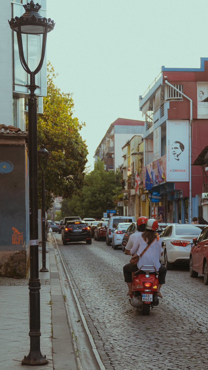 l_bsoo's tweet photo. باتومي 🇬🇪. #streetphotography https://t.co/YpkVE2OxDY