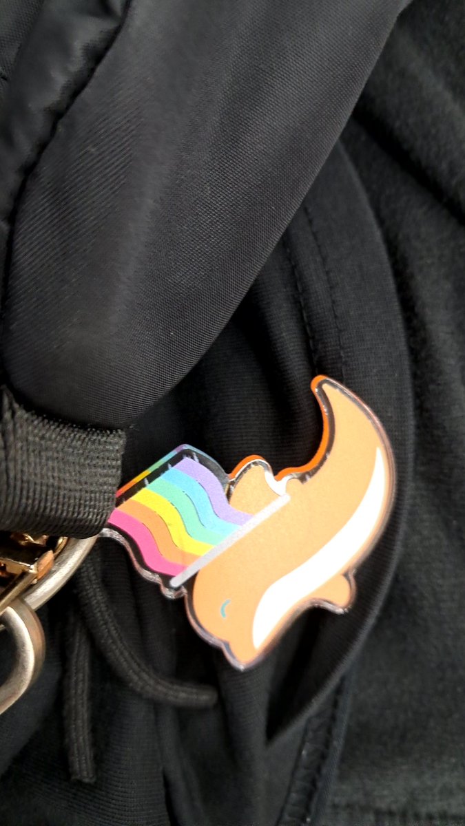 너무예쁜데 왜이리 긴장되고 두려운걸까 손톱만한 무지개라도 밖에서 자주 볼수있음 좋겠다🏳️‍🌈💕