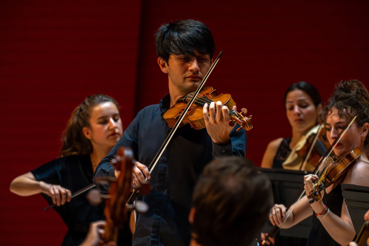 Festival Torroella (@fest_torroella) on Twitter photo La qualitat del cant del violí i el fraseig natural de <a href="/theotimeviolin/">Théotime Langlois de Swarte</a> juntament amb el dramatisme i la teatralitat de la interpretació del seu grup <a href="/LeConsort/">Le Consort</a> ens han brindat al #FestivalTorroella una joiosa vetllada #Vivaldi 🌼🌞🍂❄️
📷© <a href="/rogerlleixa/">Roger Lleixà</a> La qualitat del cant del violí i el fraseig natural de <a href="/theotimeviolin/">Théotime Langlois de Swarte</a> juntament amb el dramatisme i la teatralitat de la interpretació del seu grup <a href="/LeConsort/">Le Consort</a> ens han brindat al #FestivalTorroella una joiosa vetllada #Vivaldi 🌼🌞🍂❄️
📷© <a href="/rogerlleixa/">Roger Lleixà</a>