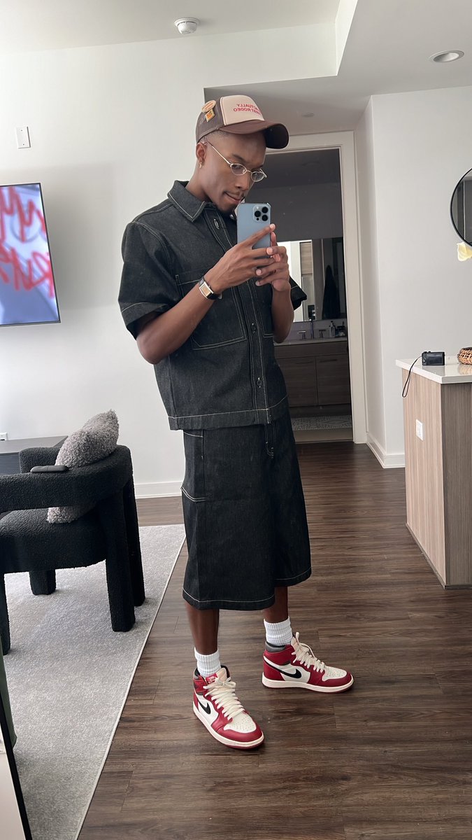 ADS (@theycallmearay) on Twitter photo 