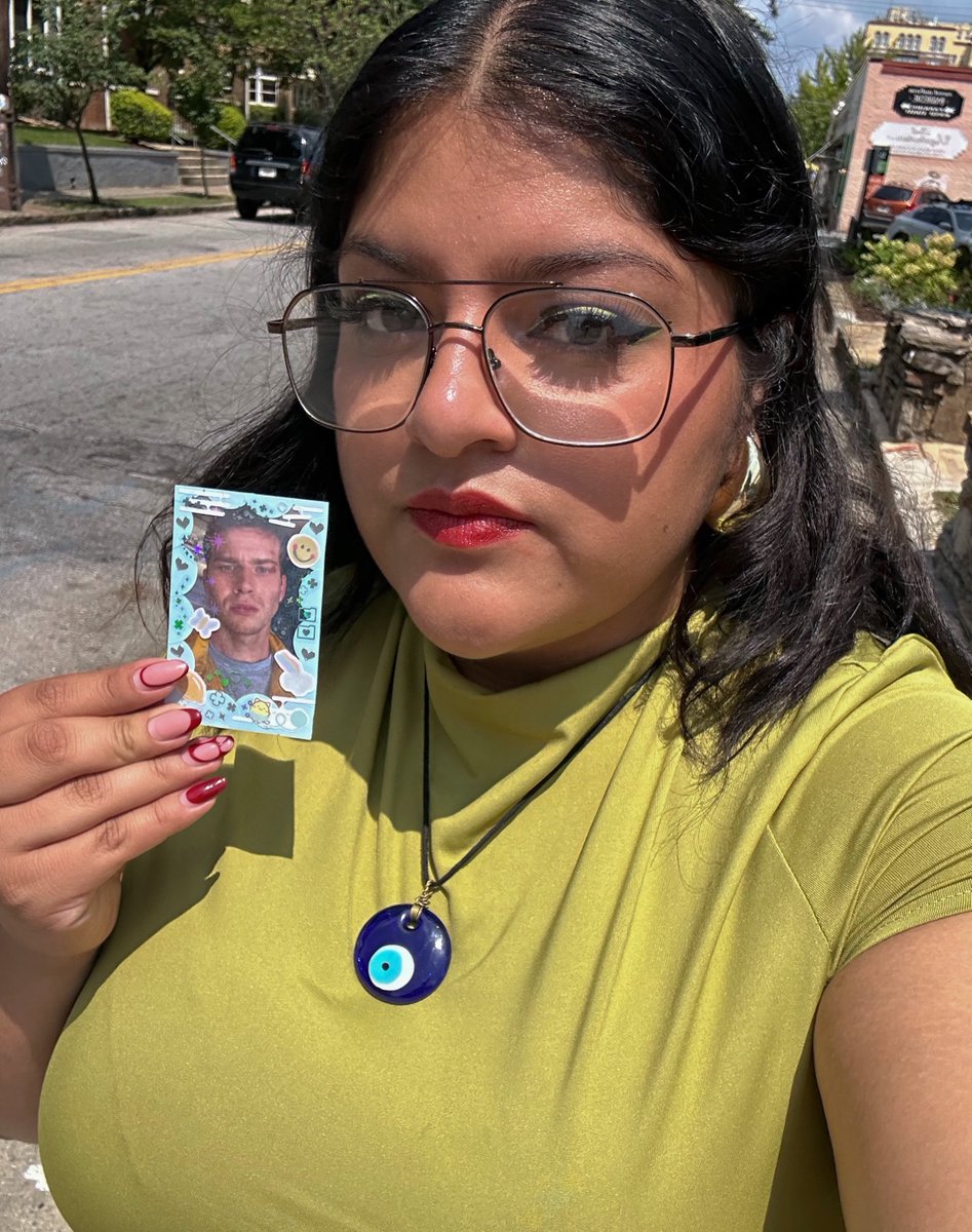 basicallyvenus's tweet photo. just a girl and the oliver stark photocard her friend made for her birthday https://t.co/rQuSr9LXpX