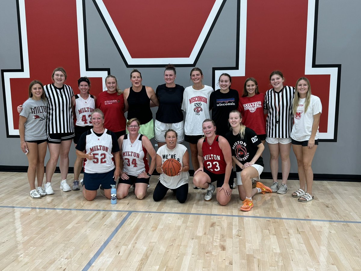 MHS_GBball's tweet photo. Great alumni game yesterday! We had ladies from grad years of 1994-2021 represented. Set your calendars for August 9, 2025 for the next one! 
@AbbieCampion23 @GraceQuade @KailynnStockman @kaileyharbort3 @KojoAlli @LaurenKojo22 @KButtchen @Aubsballer2 @baileecollinss https://t.co/OBKeyWhEUT