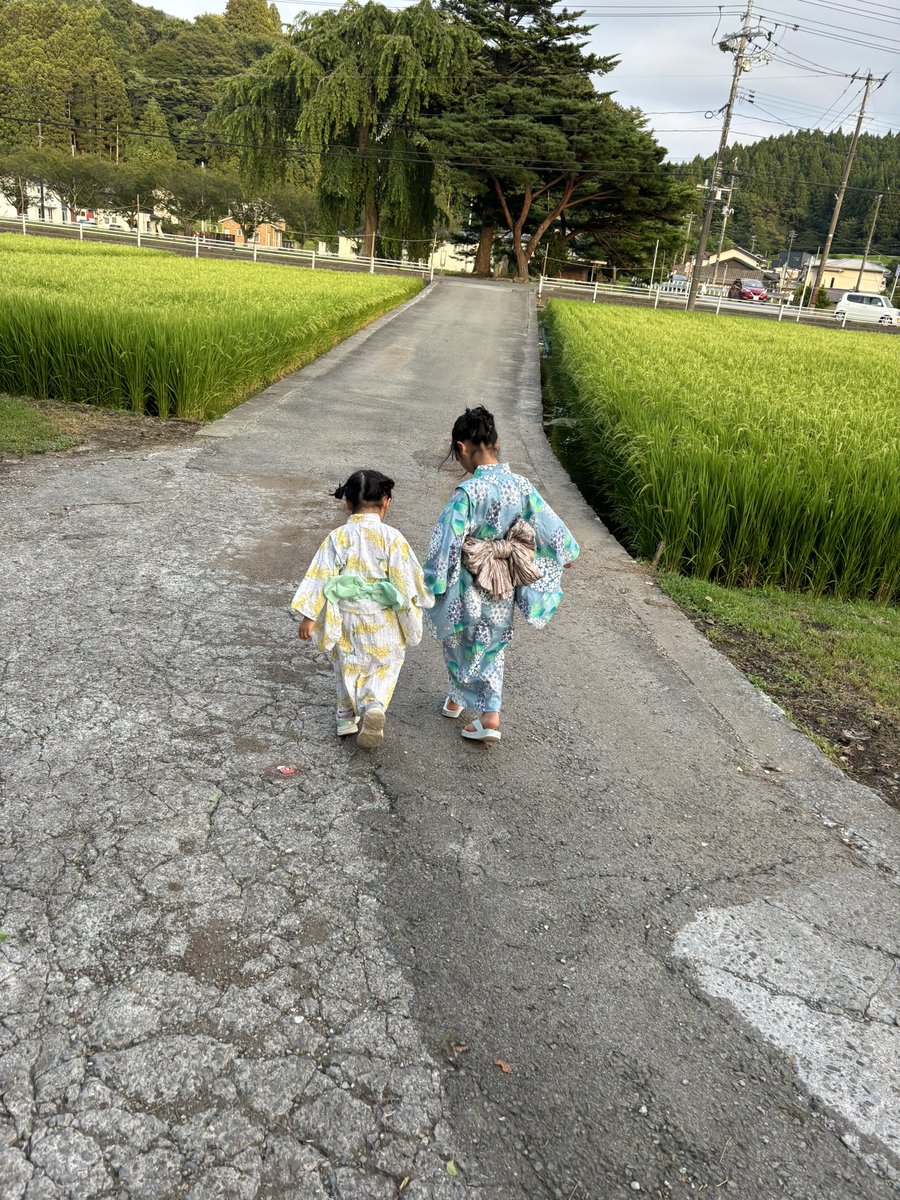 岩手県

稲穂🌾も姉妹の背の高さくらいに成長してます

地区で万灯籠・夏祭りがありました

公民館前でかき氷！バーベキュー！&amp;子供むけに花火大会やビンゴゲーム！

ステキな夏祭りでしたー😆💕